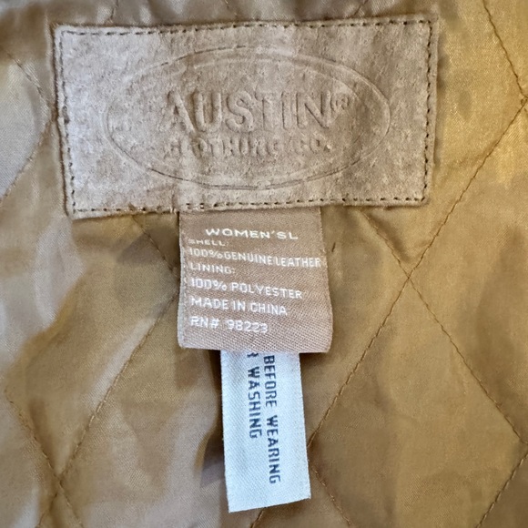 Austin Clothing Company tan suede lined jacket with sherpa collar and sleeves - Picture 5 of 12
